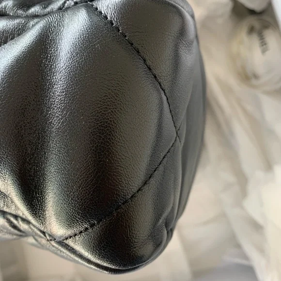 Chanel 19 shopping bag. (2022) She’s a BEAUTY! - Picture 10 of 11